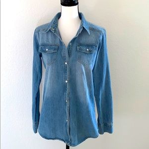 NWT AvaCostume Long Sleeve Denim shirt
